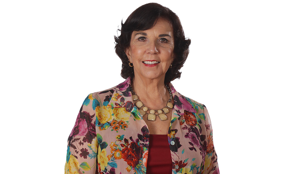 Mercedes Saravia Bartra Directora de la carrera de Medicina Humana