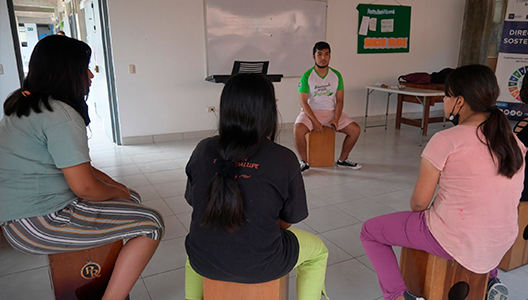 Capacitación a adolescentes en albergue Capacitación a adolescentes en albergue